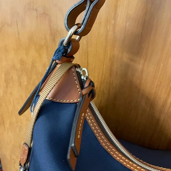 NWT  Dooney & Bourke Navy Shoulder Bag - Picture 3 of 12
